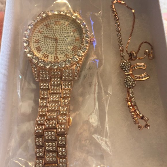 Rhinestone Decor Quartz Watch - Picture 1 of 4